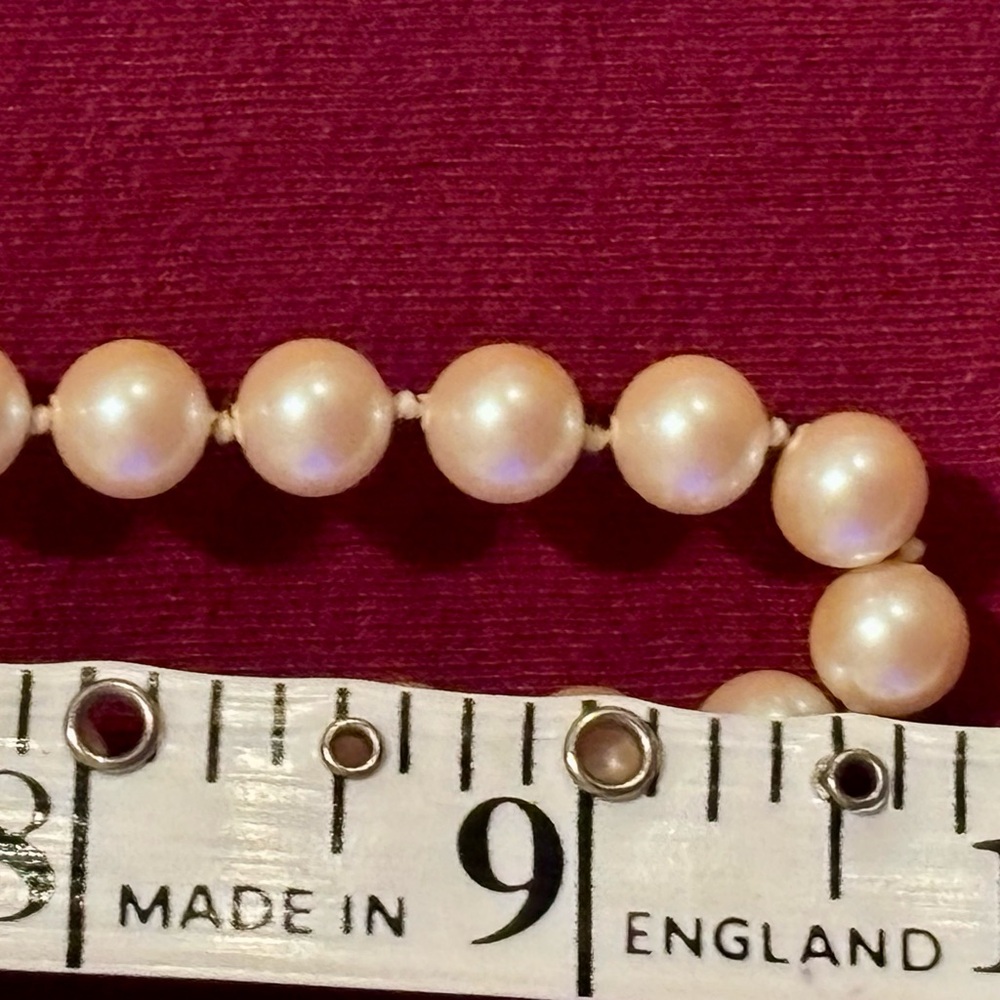 Signed Monet Cream Faux Pearl knotted Necklace.Timeless & Elegant - Picture 7 of 16